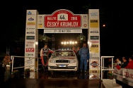 Rallye Český Krumlov: Vyhlášení výsledků na cílové rampě